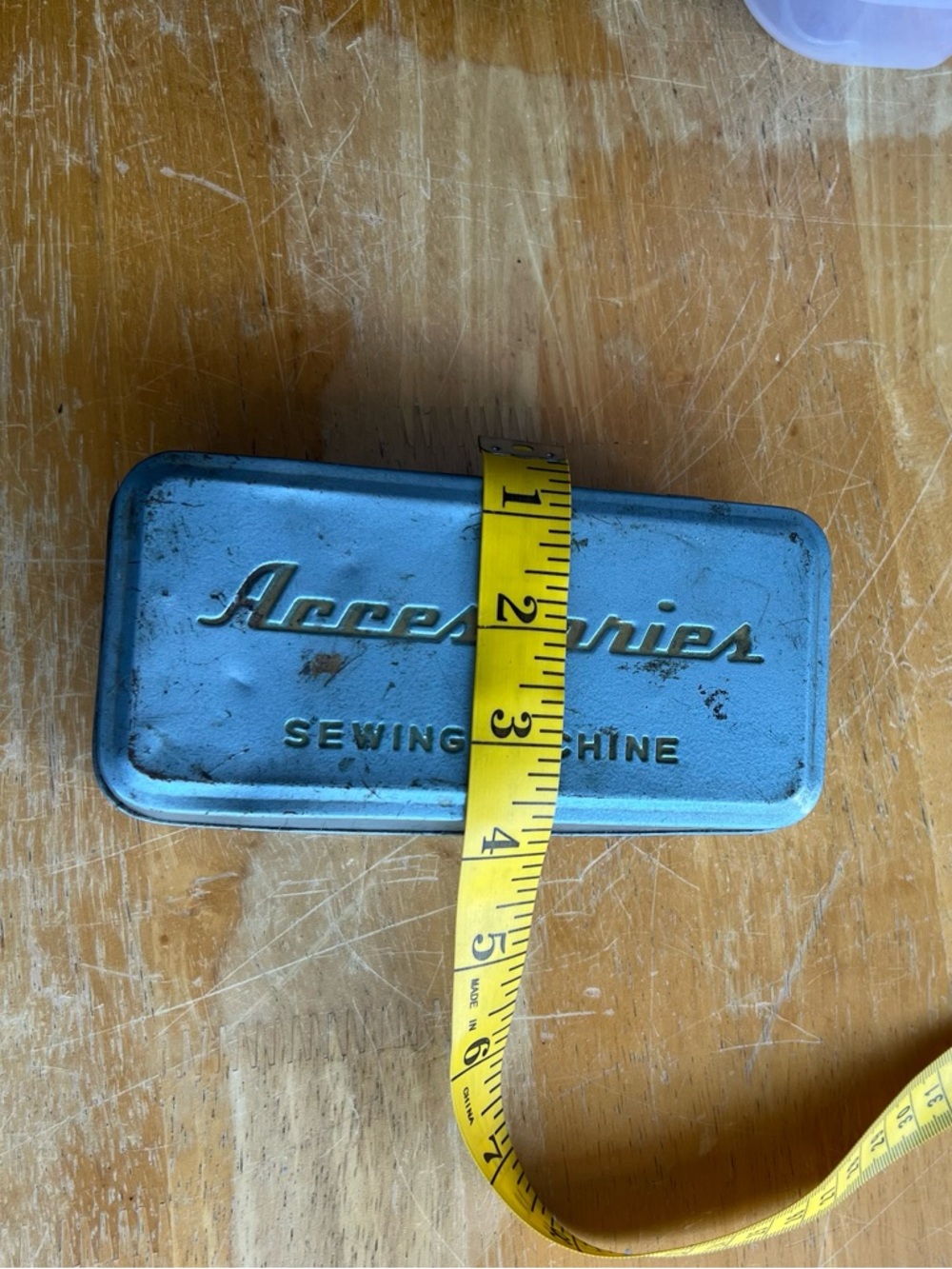 Vintage Silver Sewing Machine Accessories Tin Collectible - Picture 15 of 15